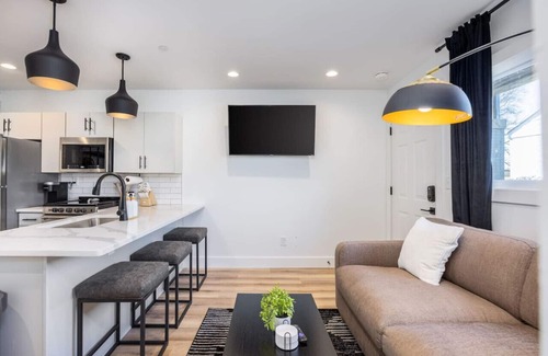 Hillsboro Village Apartment | Stylish Condo in Hillsboro Village 3 Beds + Parking