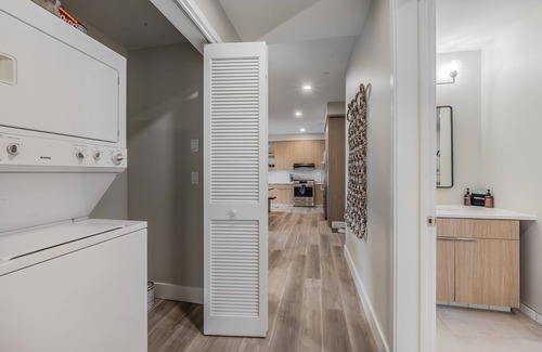 Sandpoint Condo | Stylish Condo w/Hot Tub in Heart of Downtown Sandpoint