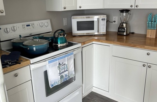 Crisfield Condo | Stylish Condo with a Great View