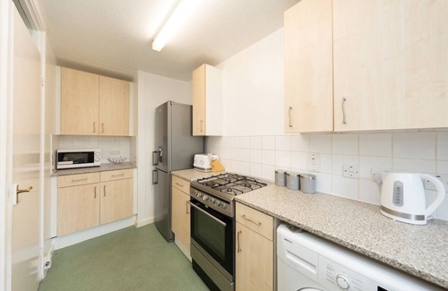 Wanstead Apartment | Stylish & Cosy Sought After Apt with Free Parking
