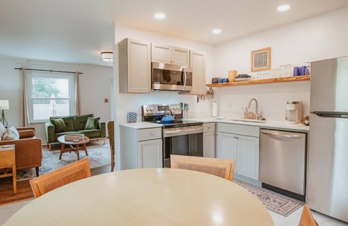 Nashville Cottage | Stylish cottage 1 block from main drag in Nashville. Pet Friendly!