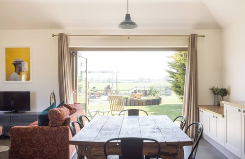 Croydon Cottage | Stylish cottages, countryside views, wood burning hot tubs, 20 mins to Cambridge