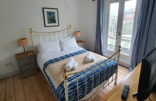 Dartmouth House | Stylish Dartmouth house, large garden & river view