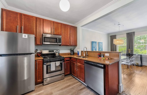 Dilworth Condo | Stylish Dilworth 2BR King Condo | Porch | Walkable