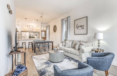 The Gate House | Stylish downtown retreat | JZ Vacation Rentals