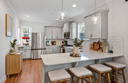 Durham House | Stylish Durham Getaway Near Duke/DT - Fun Backyard