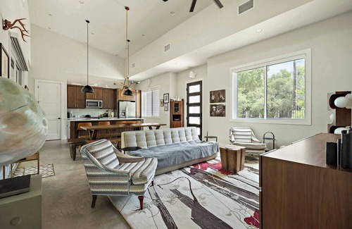 MLK House | Stylish East Austin Home | 2BR | BBQ | Near DT ATX