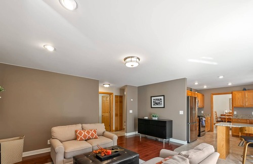 Zenda House | Stylish Family Home in Lake Geneva