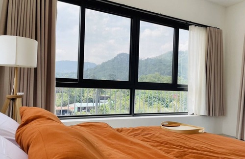 Mu Si House | Stylish Family Suit Mountain View w/ Kitchen & Deck-7 min to Khaoyainationalpark