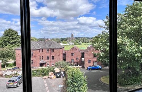 Worcester Apartment | Stylish Flat With Stunning Views