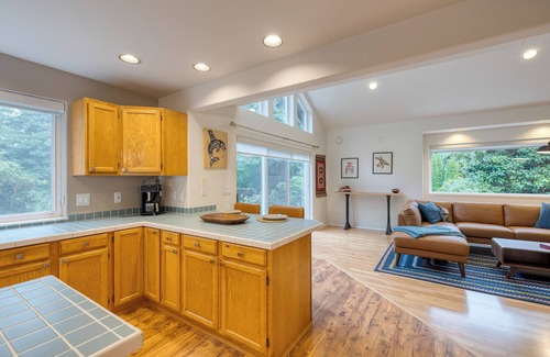 Clinton House | Stylish Forest Getaway on Whidbey Island | Near Beaches, Wineries & Trails