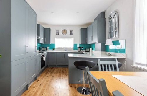 Sands End Apartment | Stylish Fulham Retreat – 3-Bed, 2-Bath Flat with Easy Access to London Sites