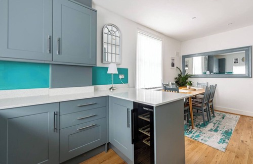 Sands End Apartment | Stylish Fulham Retreat – 3-Bed, 2-Bath Flat with Easy Access to London Sites