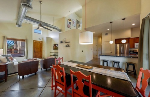 St. Francis Cabrini House | Stylish/Garage/4 BR 3 BA/Fenced Backyard