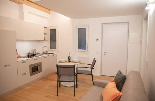 Como Apartment | Stylish Grey Apartment - 5 minutes from the lake