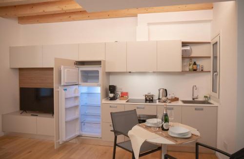 Como Apartment | Stylish Grey Apartment - 5 minutes from the lake