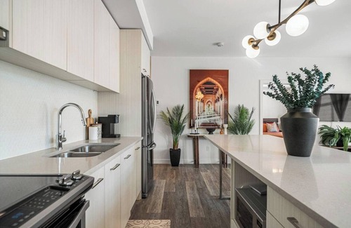 Whyte ave Condo | Stylish ground-floor suite steps from Whyte Ave, cafes, and river trails