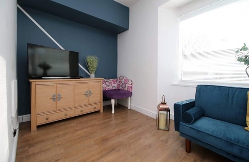 Castle Apartment | Stylish Group Stay - 4Beds Flat at Swansea Centre