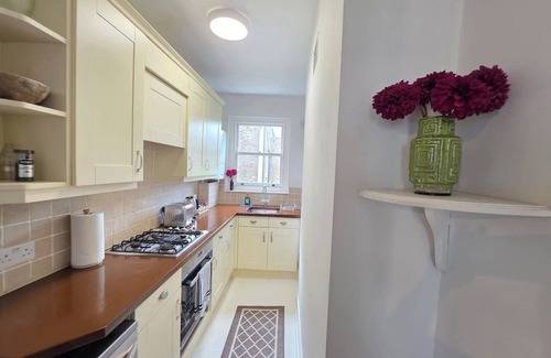 Victoria House | Stylish Hackney Townhouse | 3 Floors of Comfort