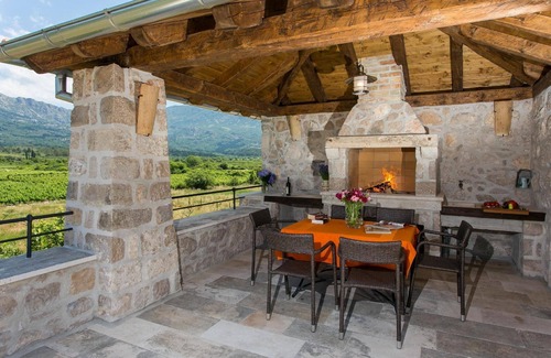 Gruda Apartment | Stylish holiday villa with a terrace and a swimming pool in a rural location near Dubrovnik, with its own private beach