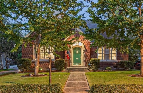 Fondren House | Stylish Home in Vibrant Fondren Neighborhood