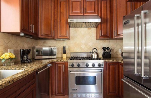 Universal City Apartment | Stylish Home | Prime Location + Top Amenities