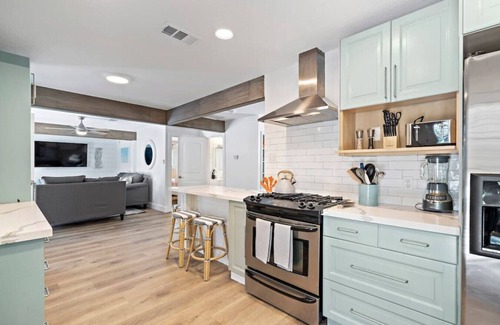 Clear Lake Shores House | Stylish Home w/Private Pool Near Kemah Boardwalk