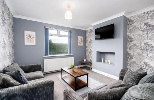Knottingley Apartment | Stylish House with Garden