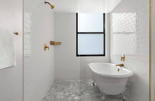 Downtown Seattle Hotel | Stylish King Room in Forbes' Top Pet-Friendly Hotel in Seattle