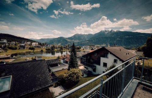 Laax Apartment | Stylish Lakeview Apartment Balcony & Free Parking