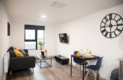Hope Street Apartment | Stylish Living: Liverpool 1 BR Apartment, Book Now