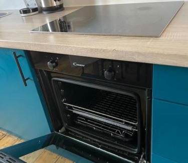 Whitechapel Apartment | Stylish London Townhouse, Perfect for Large Groups, Convenient public transport links, Close to Tower Bridge and London Liverpool Street