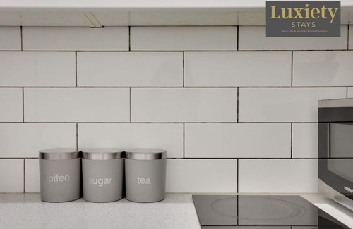 Southend-on-Sea Apartment | Stylish & Lovely Studio City Centre Nr High Street by Luxiety Stays