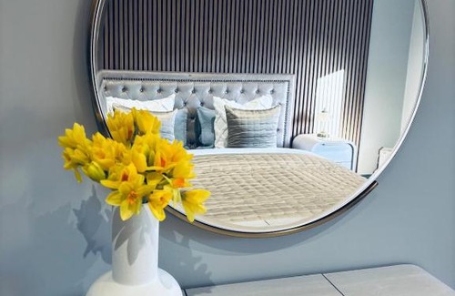 Tweedmouth Apartment | Stylish Maisonette with View