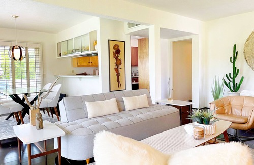 Palm Springs Villa | Stylish Mid-Century Modern Desert Retreat