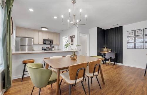 Tallahassee House | Stylish Mid-century Modern 3-bedroom 2.5 bath townhome in awesome Tallahassee