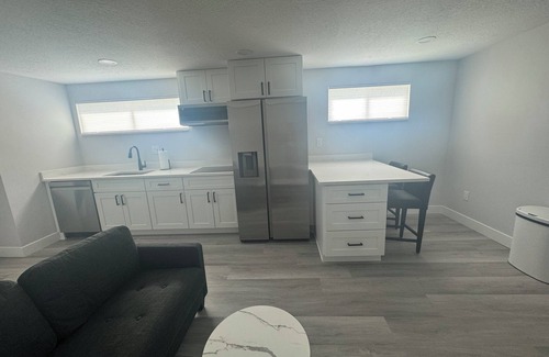 Sandy Apartment | Stylish MIL Apartment Private Entrance Close Ski Resorts