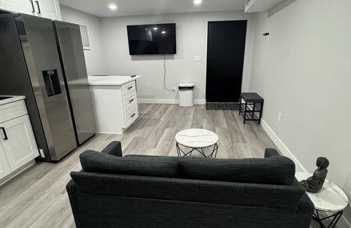 Sandy Apartment | Stylish MIL Apartment Private Entrance Close Ski Resorts
