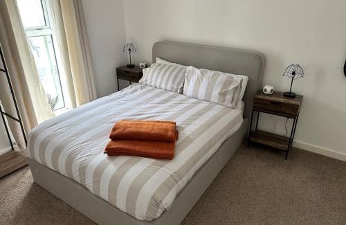 Porth House | Stylish miners cottage at North Rd