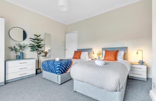 Aylestone Apartment | Stylish Modern 2 Bedroom House - HUGE Price Cut - Free Parking - Wifi & Smart TV