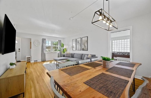 Wexford House | Stylish & Modern 4 Bedroom House in Wexford/Pittsburgh with Game Room