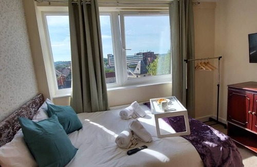 Derby Apartment | Stylish modern and spacious 2 bedroom and 1 bathroom apartment.
