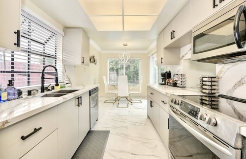 Southwestern Sacramento House | Stylish & Modern Sacramento Getaway Near Downtown!