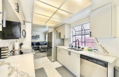 Southwestern Sacramento House | Stylish & Modern Sacramento Getaway Near Downtown!