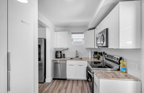 Buena Vista House | Stylish Modern Stay Near Design District & Wynwood