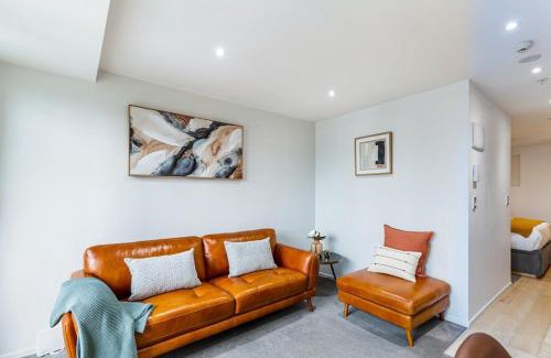 Auckland Central Business District Apartment | Stylish Modern Unit w Balcony and Pool Zodiak Stays