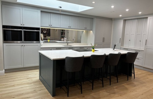 Donegal House | Stylish & New| In Heart of Town | Garden & Firepit