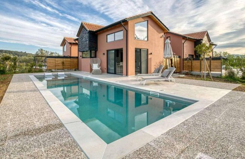 Lygia Villa | Stylish new villa close to shops, tavernas, beach