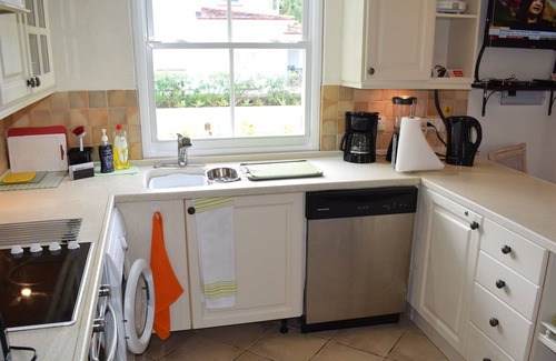 Little Battaleys Villa | Stylish one bed villa within walking distance of the beach