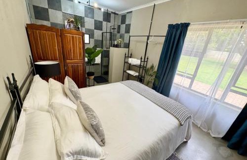 Polokwane Apartment | Stylish One Bedroom Garden Suite